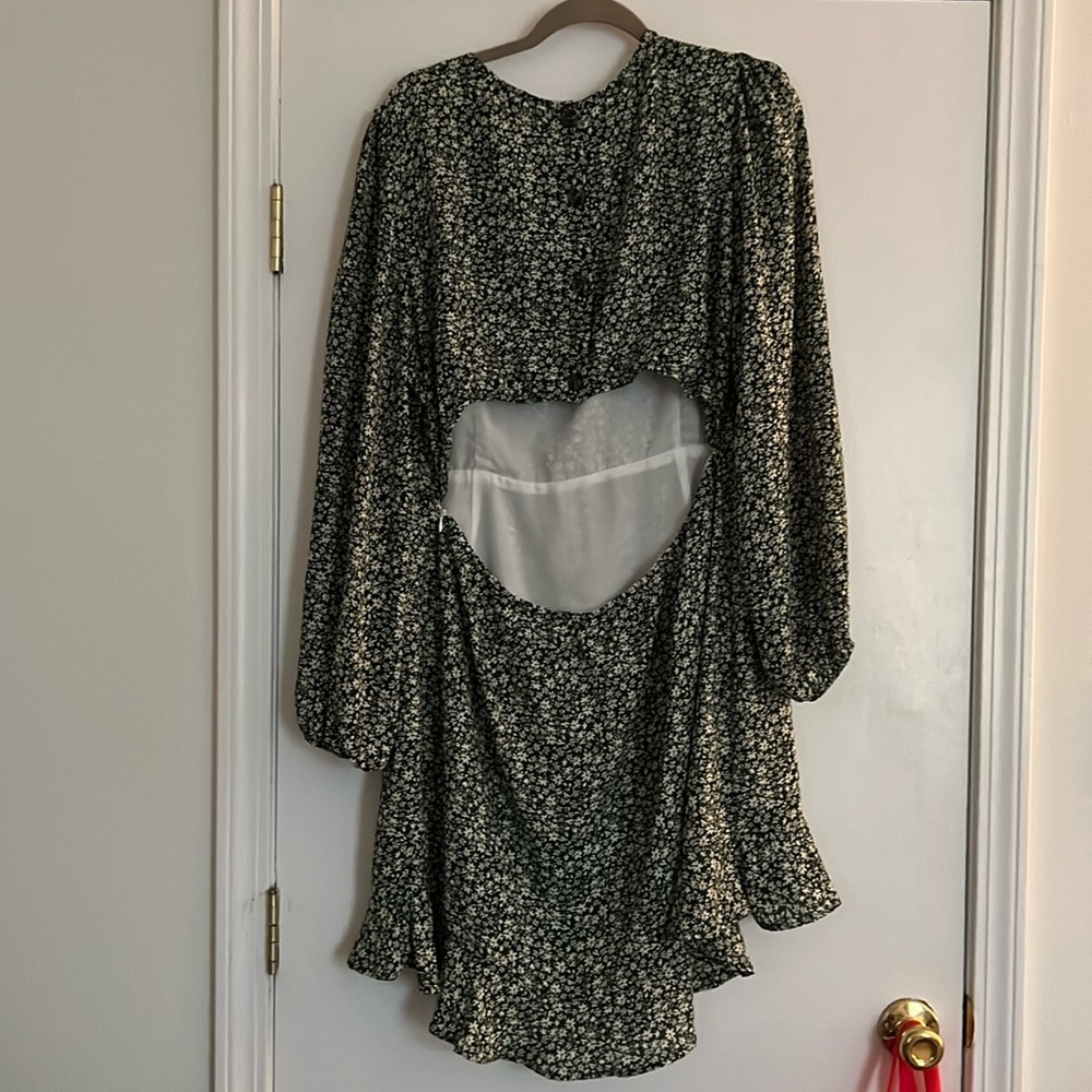 Lulus 2x green open back dress